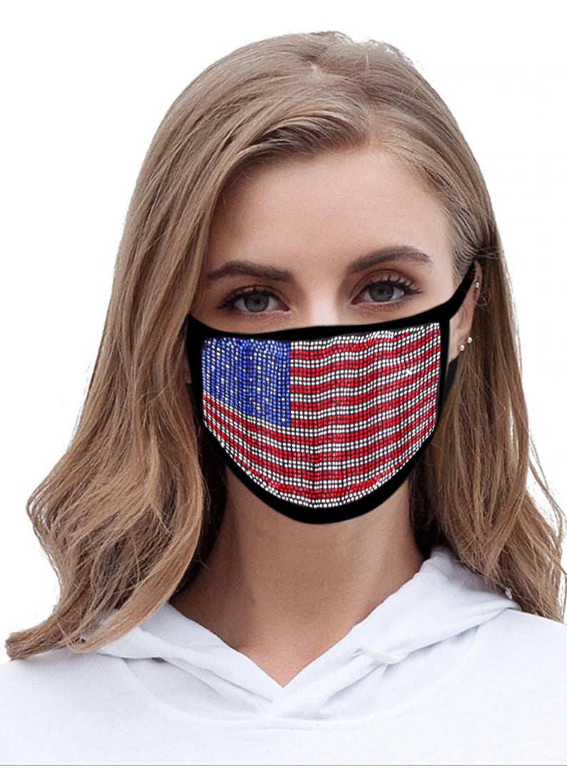 Mascarilla de malla con pedrería y diseño de bandera