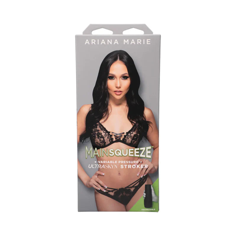 Ma chérie Ariana Marie, caresseuse de chattes