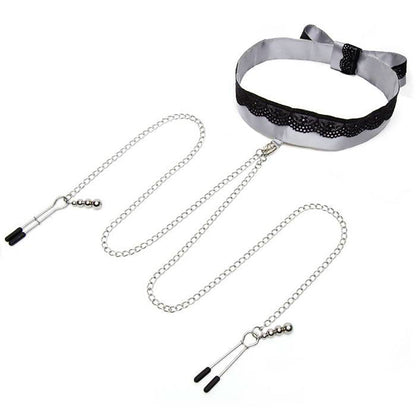 Cincuenta sombras: Collar de satén y pinzas para pezones Play Nice
