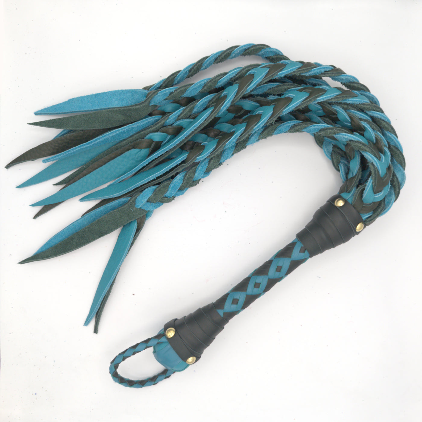 Fouet en cuir de taureau tressé plat style « cat-o'-nine » – Fouet tressé sur mesure