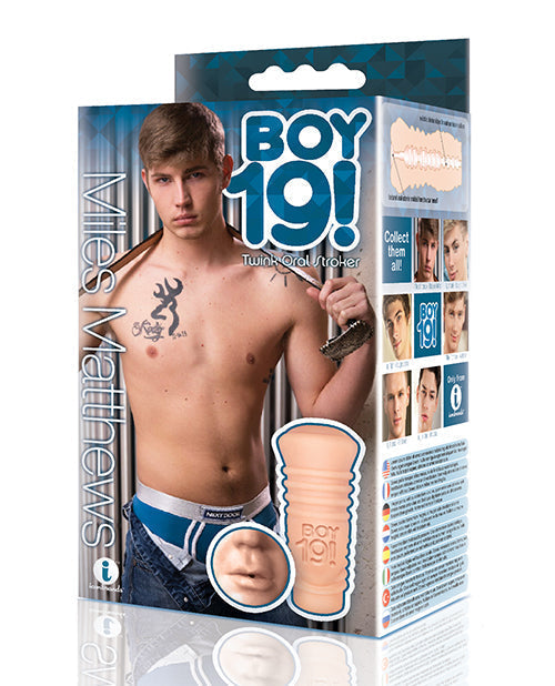 ¡Chico de 19 años! Twink Adolescente Masturbándose - Miles Mathews
