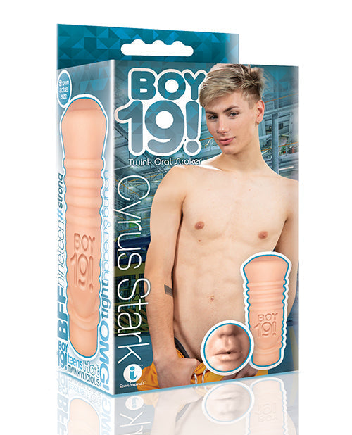 ¡Chico de 19! Joven twink masturbador - Cyrus Stark