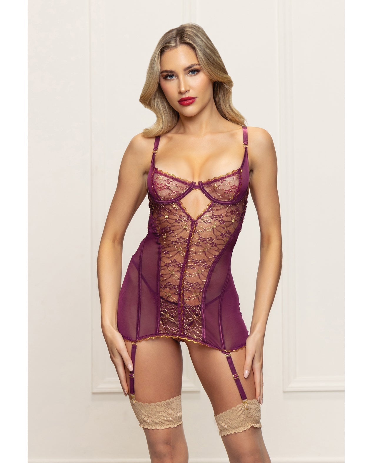 Nuisette et string avec jarretelles en dentelle métallisée et résille - Prune TP/P
