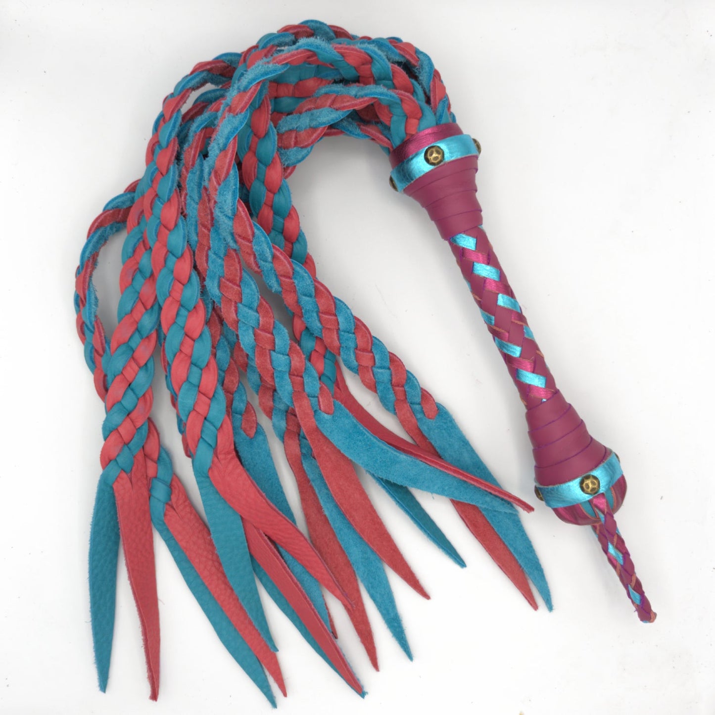 Fouet en cuir de taureau tressé plat style « cat-o'-nine » – Fouet tressé sur mesure