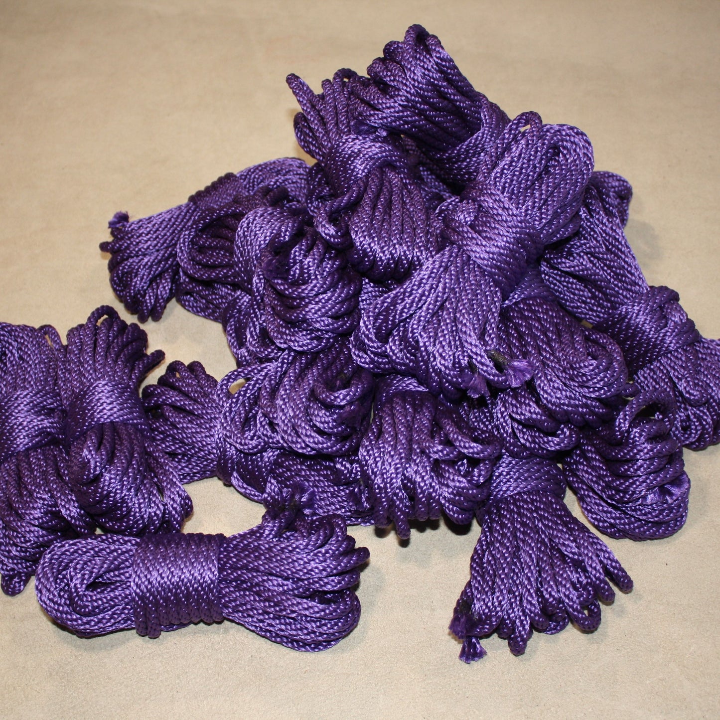 Corde de bondage - 9 m - À l'unité et en vrac - Corde de bondage MFP - 6 mm - Remise pour les achats en gros