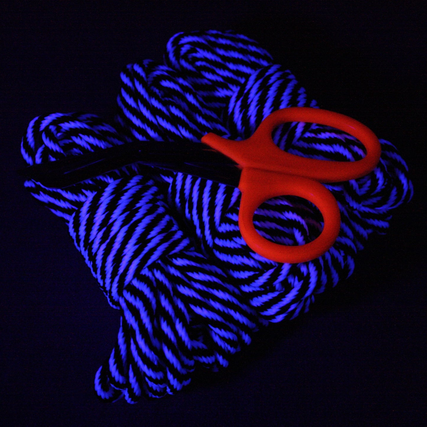 Corde de Bondage Réactive à la Lumière Noire - 1/4" / 6mm - Longueur Personnalisée - Réactive aux UV