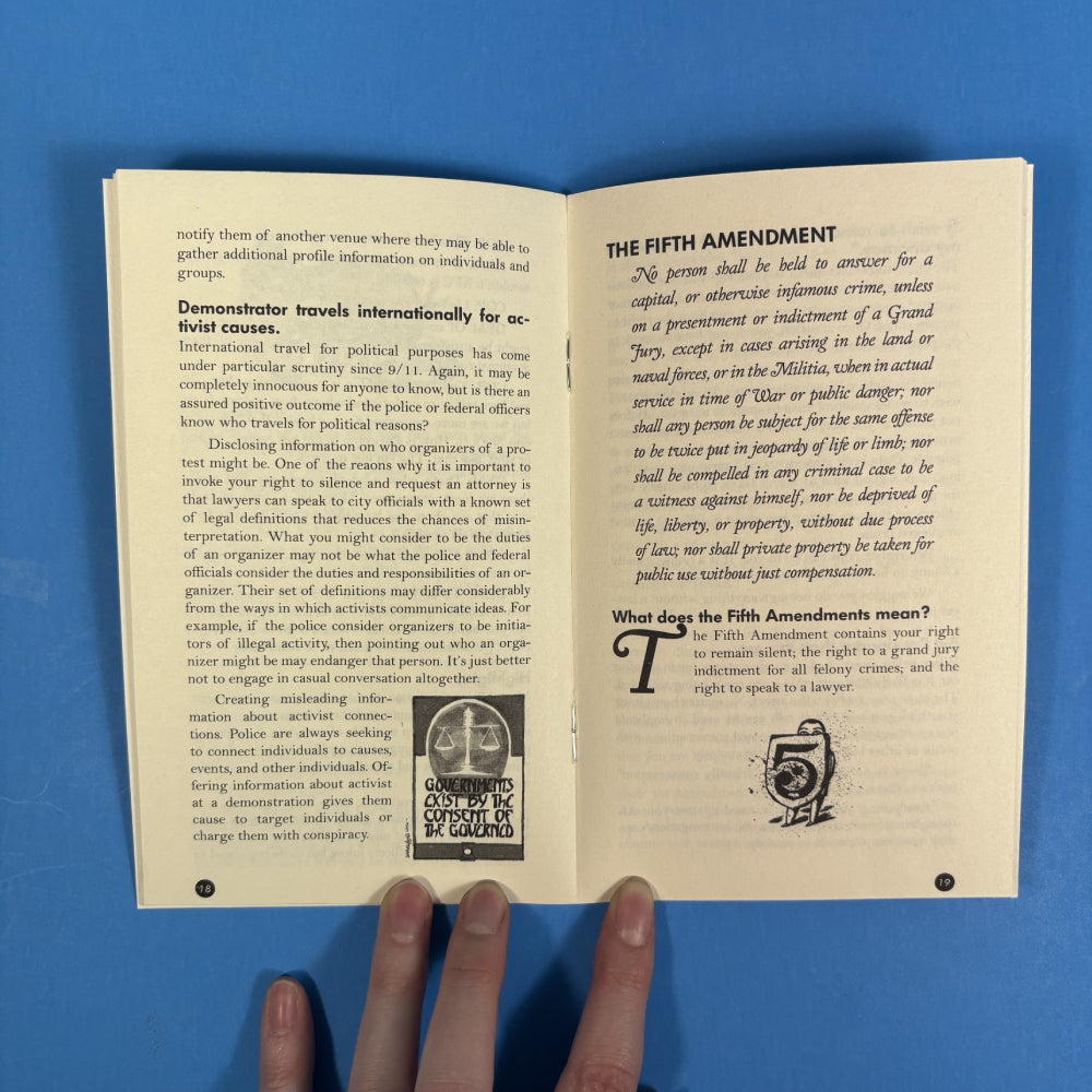 Zine - Connaissez vos droits : Protégez-vous et protégez votre communauté de la police, de l'ICE, du FBI et du système judiciaire