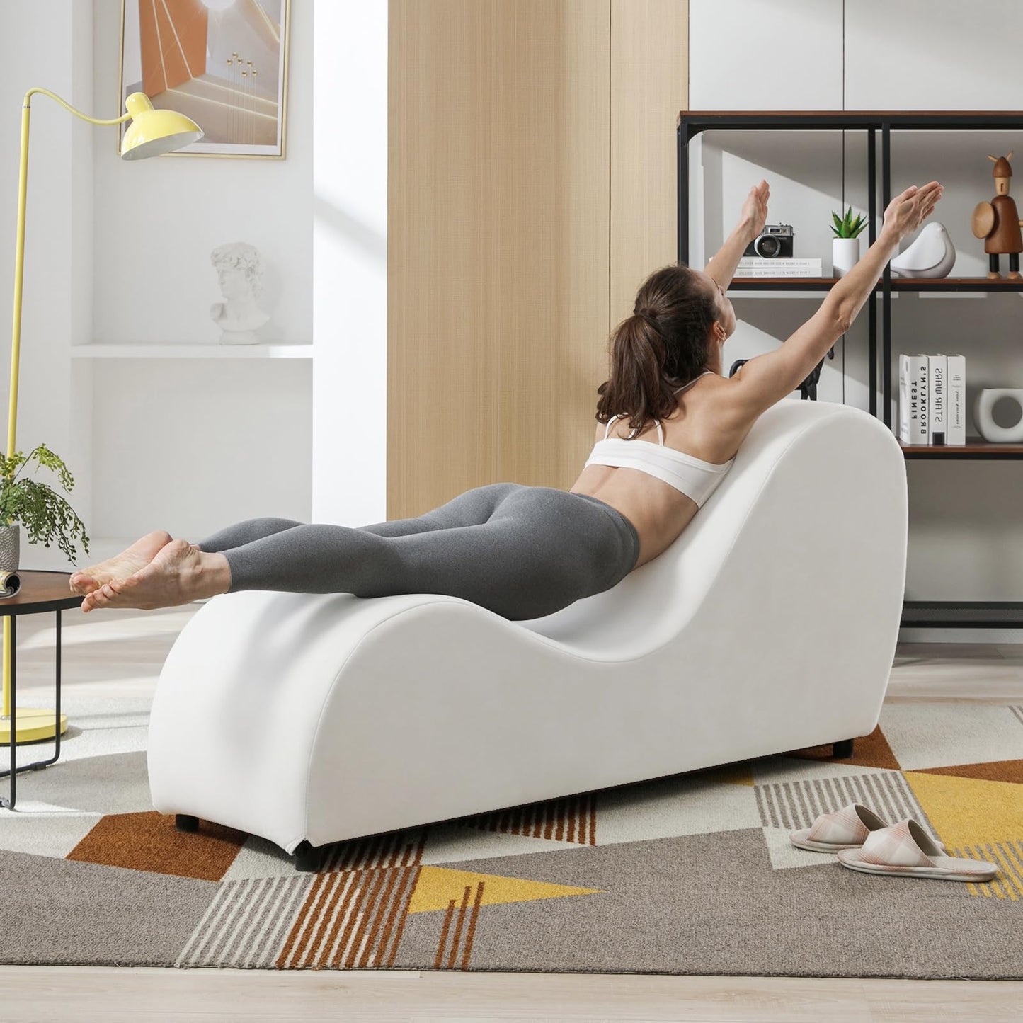 Chaise longue de plaisir ergonomique incurvée en velours beige