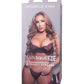 Main Squeeze Richelle Ryan caresse le chat.