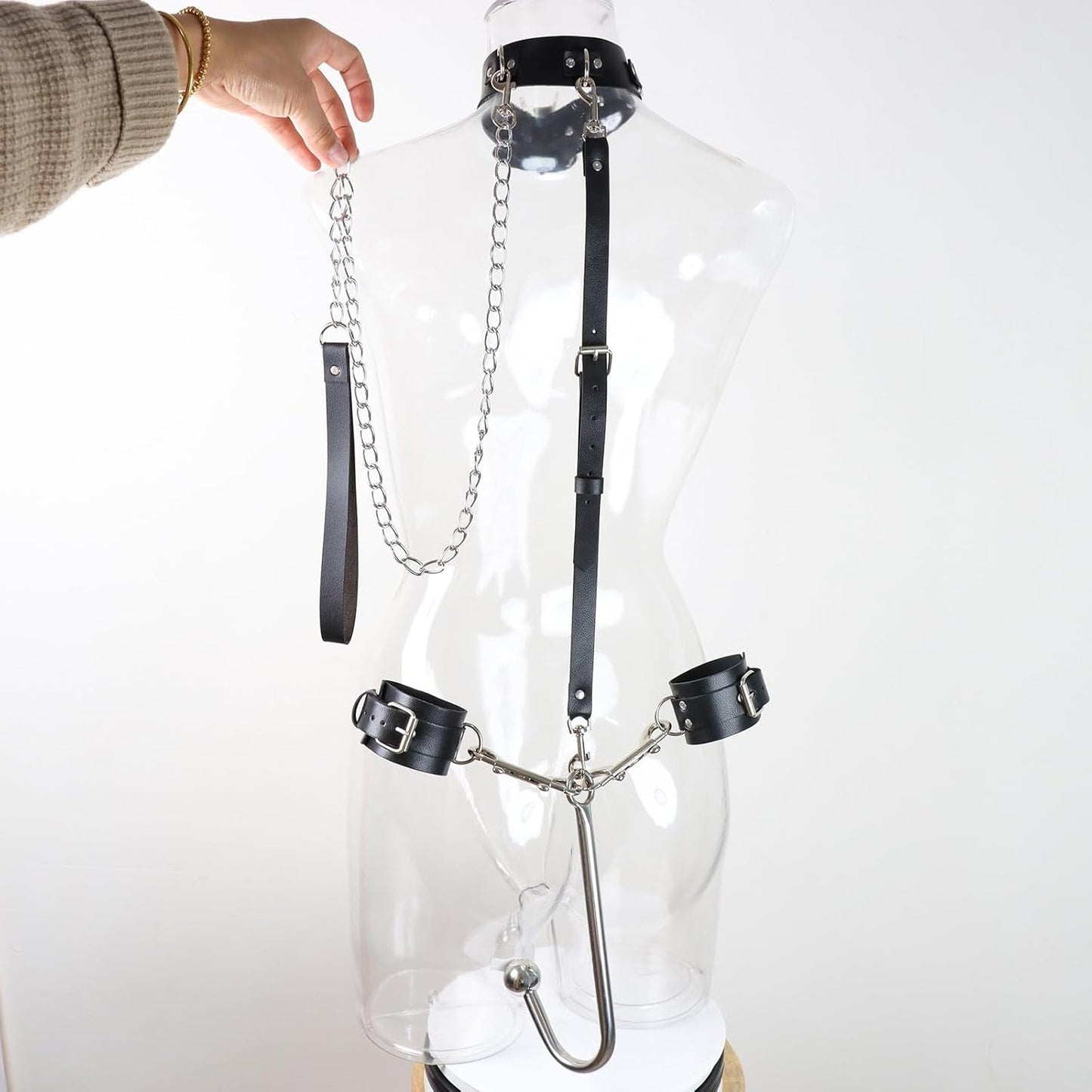 Kit de Bondage con Gancho Anal ChainBound: Collar, Puños, Cadena