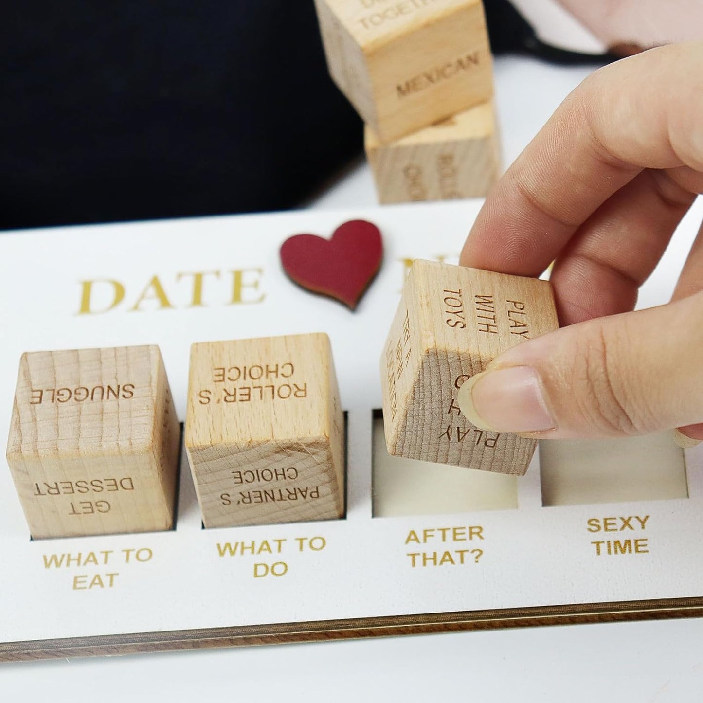 Dados de noche de citas para parejas coquetas