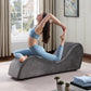 Chaise de terciopelo gris para una experiencia íntima