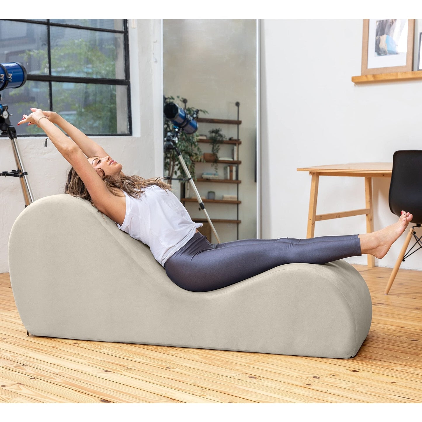 Chaise longue de salon intime de luxe beige