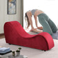 Chaise longue intime en velours rouge