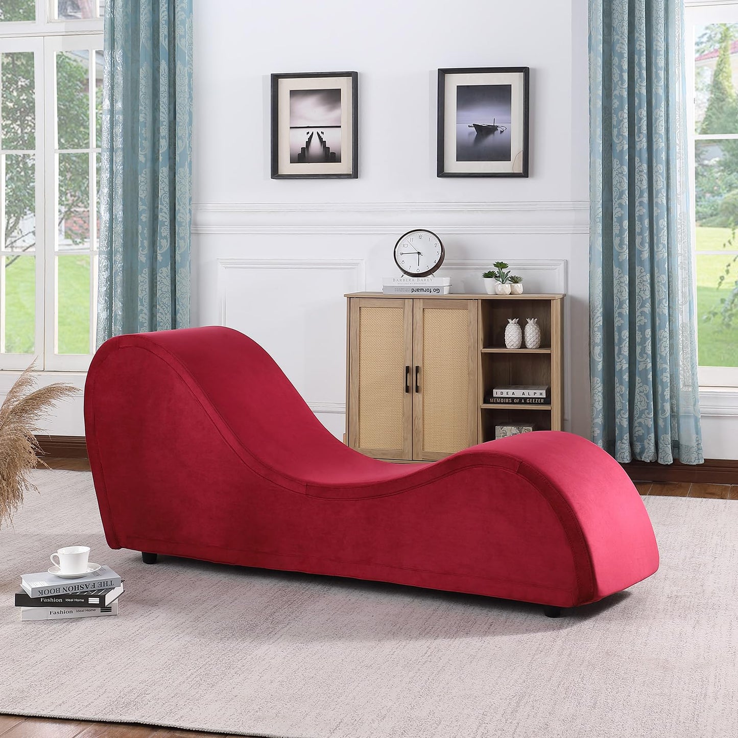 Chaise longue intime en velours rouge