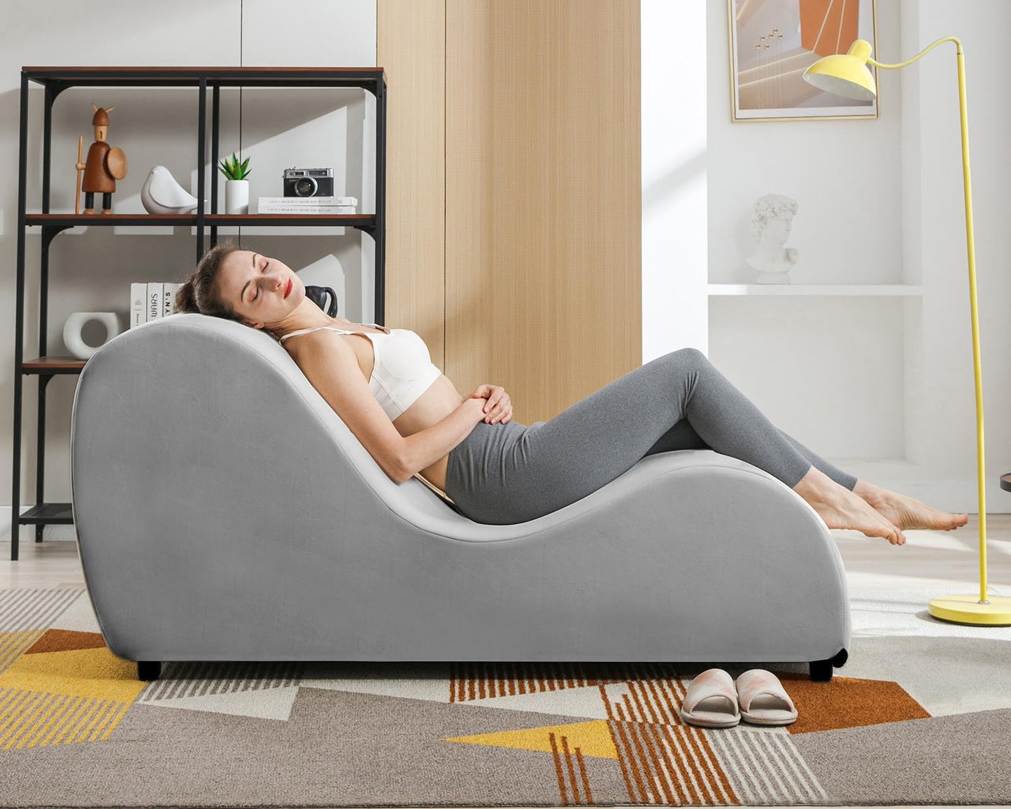 Chaise íntima de terciopelo ancho con curva en S